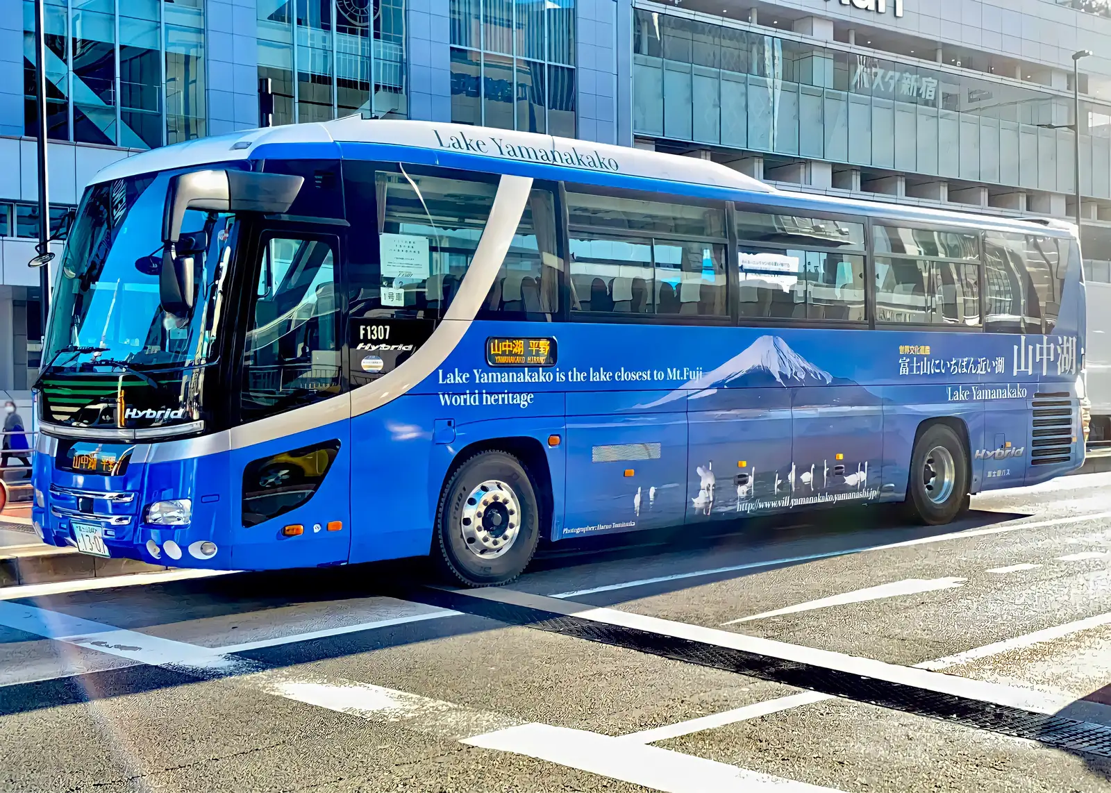A Fujikyu highway bus in Lake Yamanaka livery waiting at Shinjuku West Exit in Tokyo